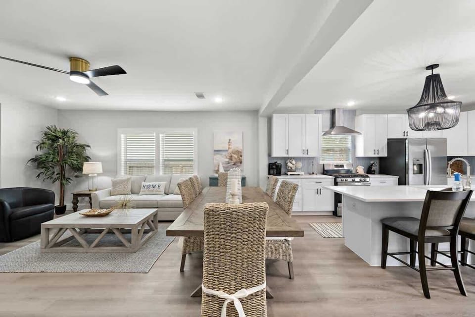 10-web-or-mls-5318 Ave Wide (7)