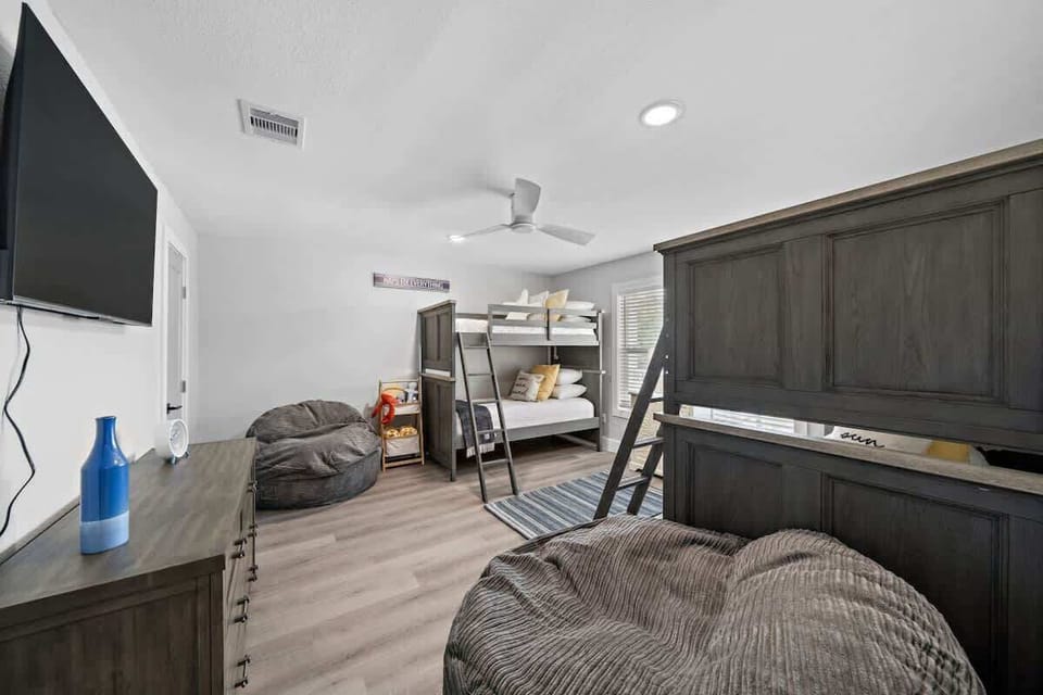 21-web-or-mls-5318 Ave Wide (18)