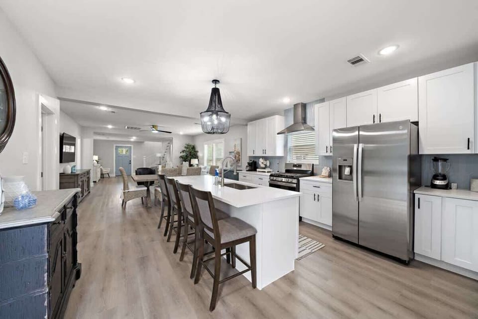 15-web-or-mls-5318 Ave Wide (12)