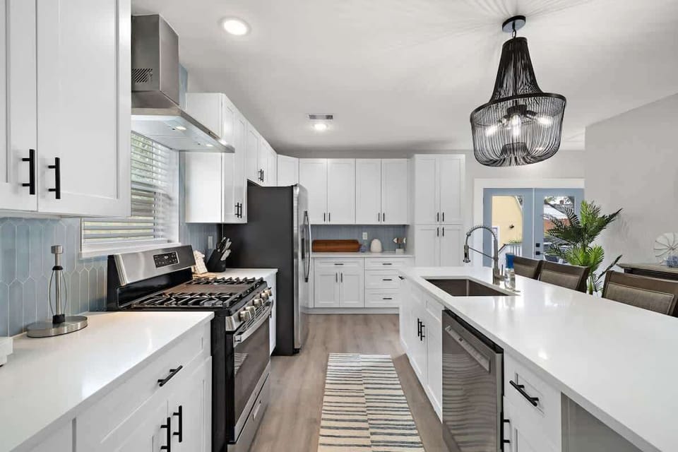 13-web-or-mls-5318 Ave Wide (10)