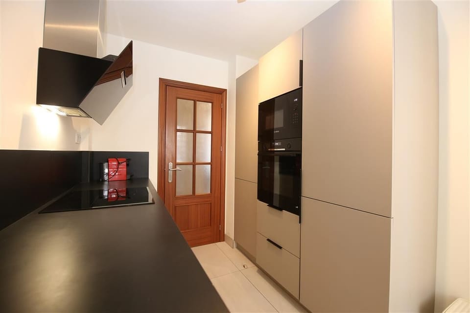 Another picture of the modern kitchen from another angle