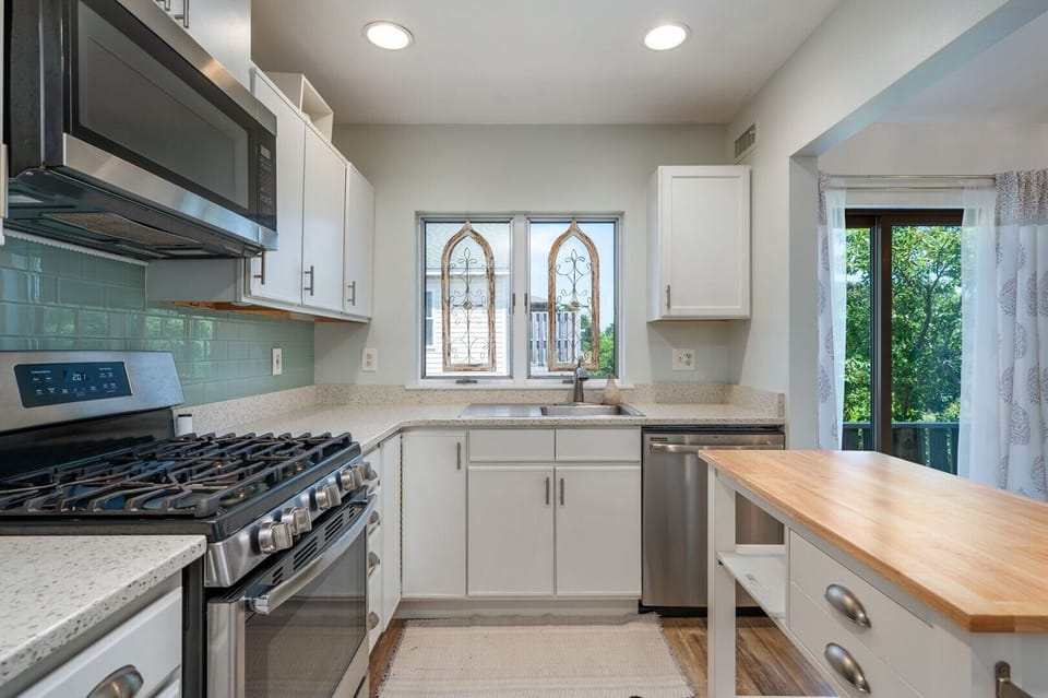 12-web-or-mls-501-Hesperides-TL-Kitchen-V2