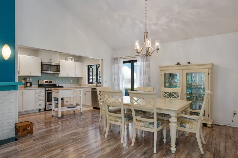 10-web-or-mls-501-Hesperides-TL-Dining-V2