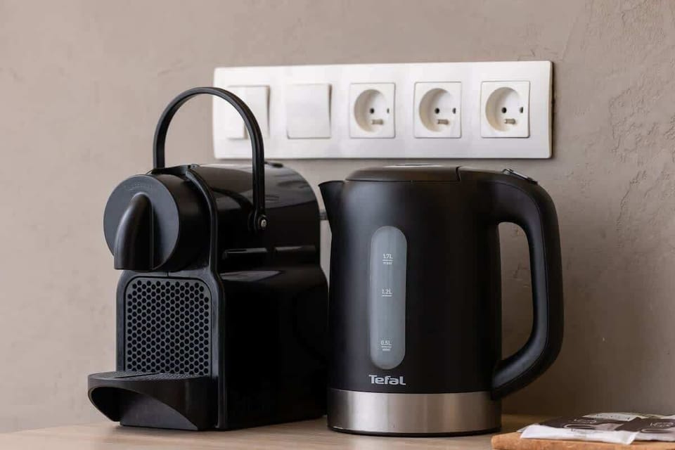 Coffee and tea station – Nespresso machine, electric kettle, and cups ready for your mornings.

