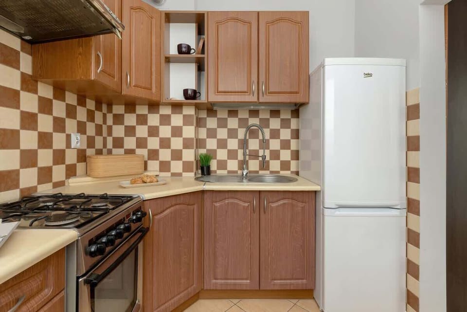 The kitchen's modern amenities ensure a comfortable stay. 