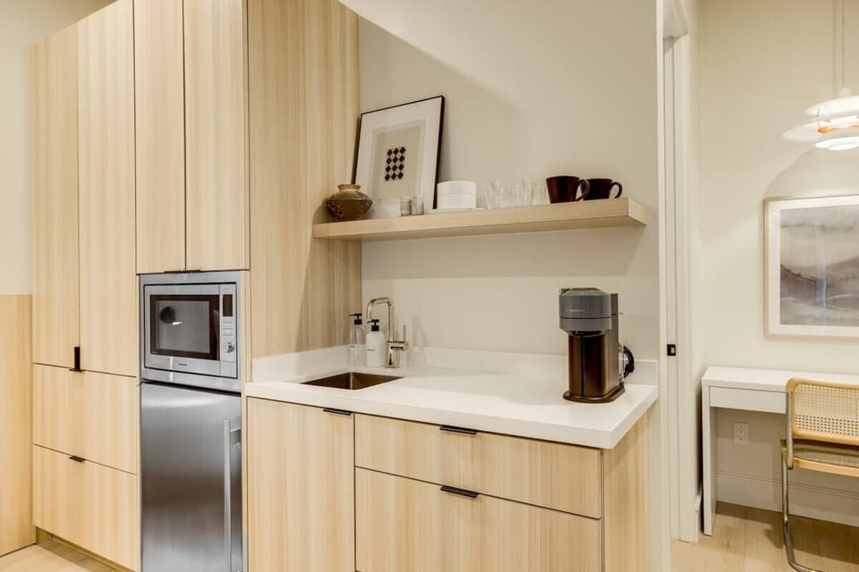 Kitchenette with Nespresso Coffee Machine and full Fridge - No Stove