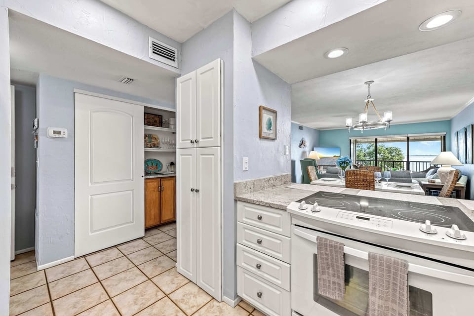 Fully Stocked Kitchen – Dine In or Pack a Beach Picnic