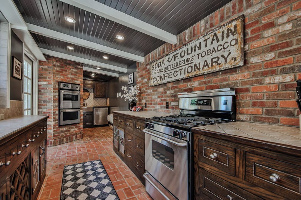 Prepare a feast in this prohibition-esque culinary space, equipped with stainless steel appliances, spices and settings for 8. 