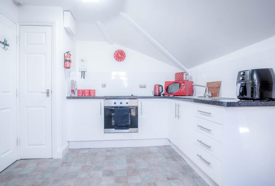 Rooftops - 1 Bedroom Apartment - Tenby (19888)