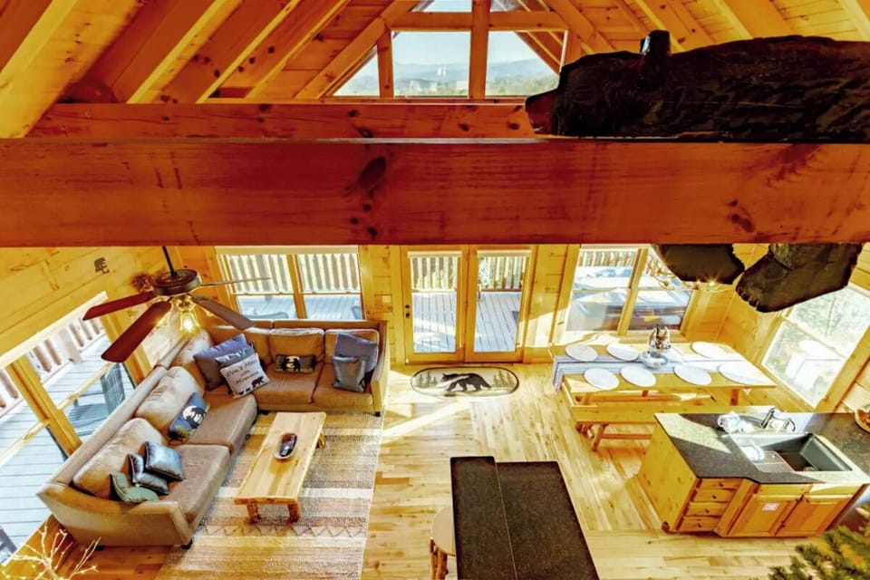 Bear View Cabin's cozy living area