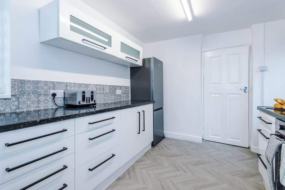 The fully equipped kitchen has everything you need for a long or short stay in Manchester.