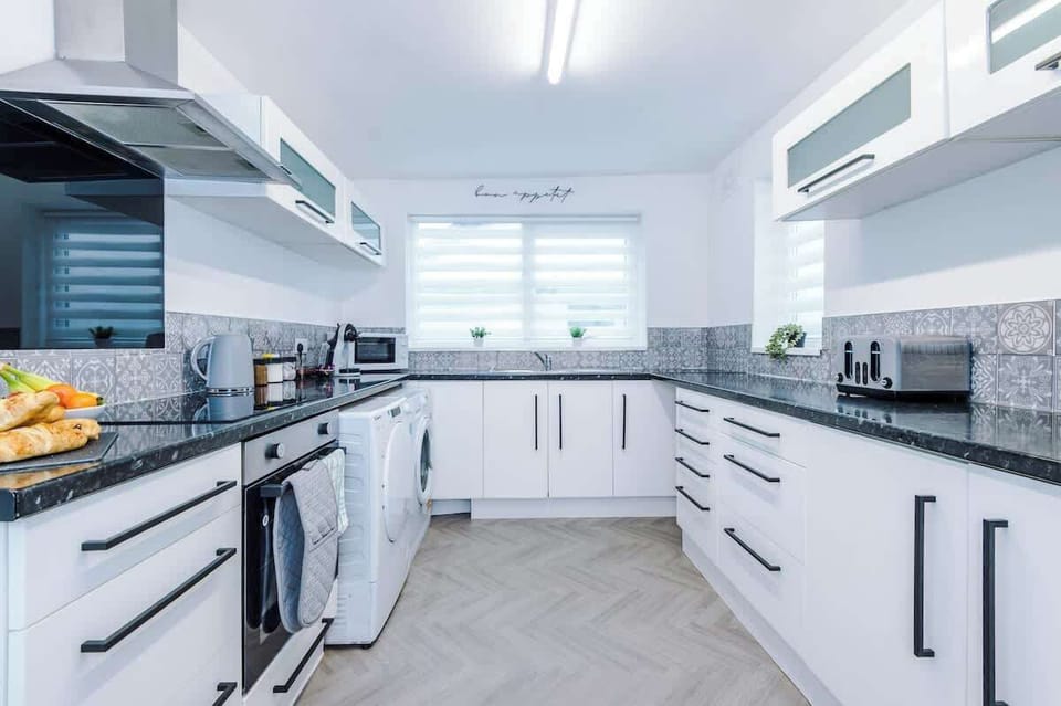 The fully equipped kitchen has everything you need for a long or short stay in Manchester.