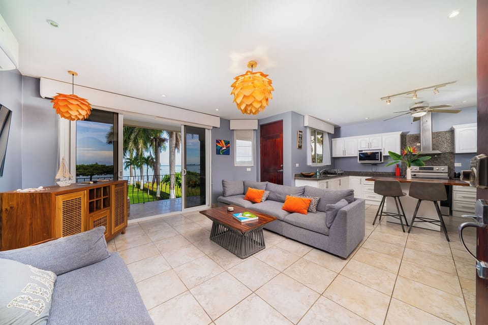 Total open concept: family room and kitchen