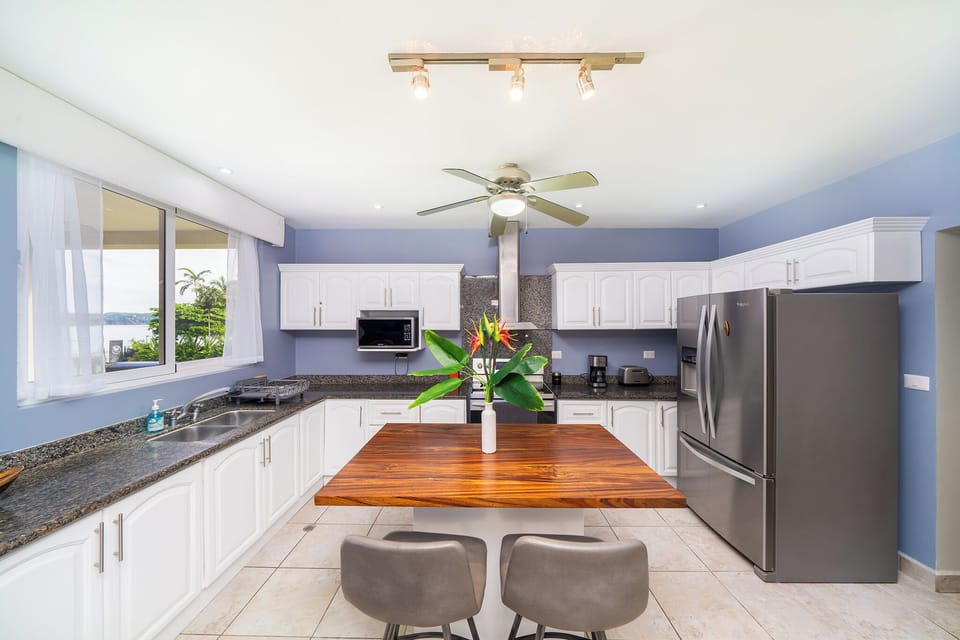 Kitchen island seats 4