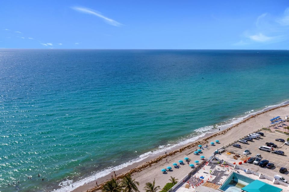 2 BR Monthly beach condo Miami (6912)