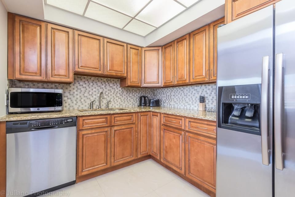 1 bed Monthly Rental on the Beach  Miami 5th floor (1812)