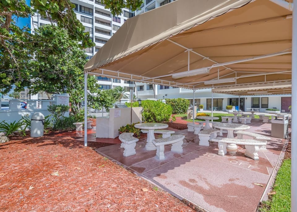 1 bed Monthly Rental on the Beach  Miami 5th floor (1791)