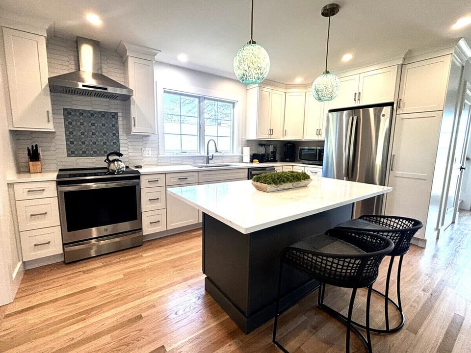 Captivating kitchen with everything you need to enjoy a meal with the family