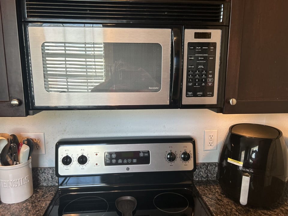Air Fryer -Ceramic Stove-top, Full size microwave.