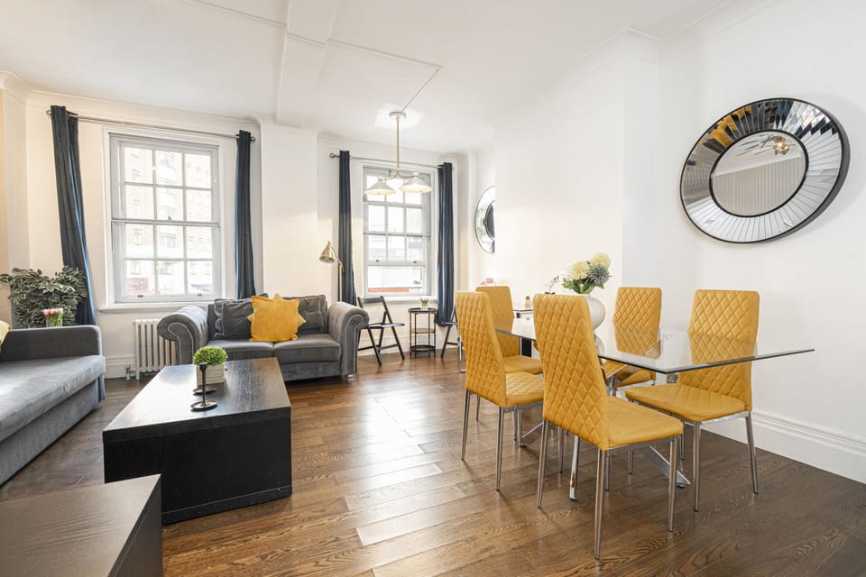 Living Room / Lounge