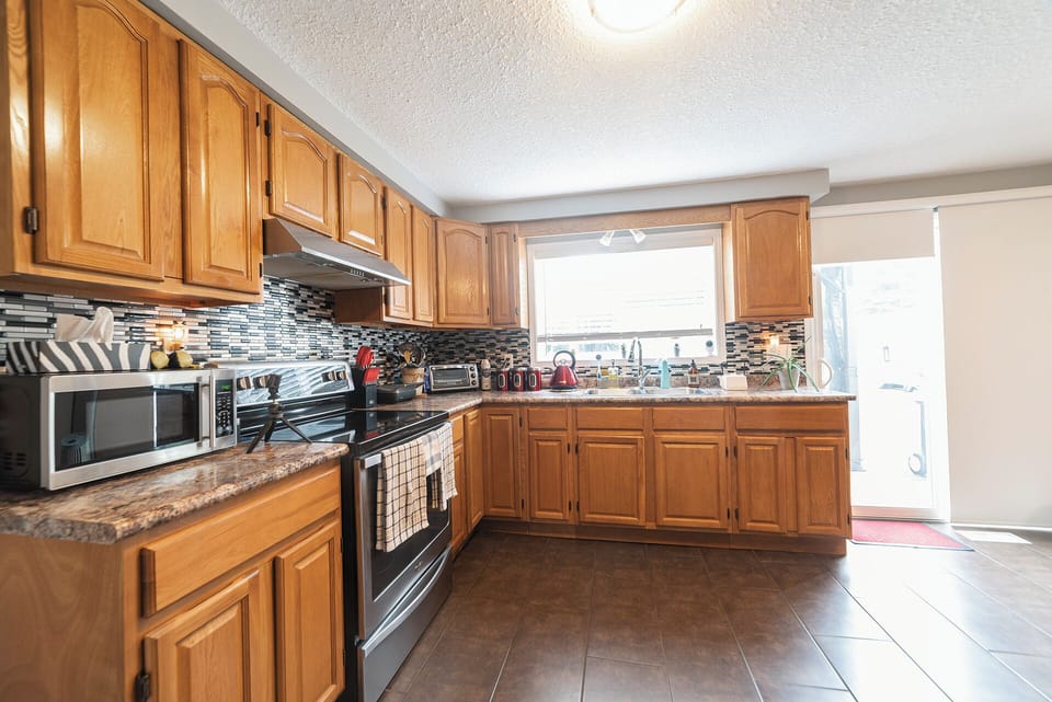 Shared Common Area - Main Kitchen 