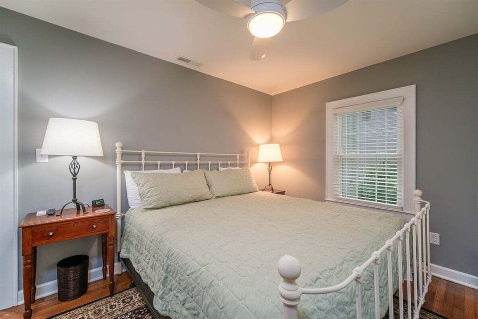 Bedroom 2 with King-Sized Bed and Smart TV