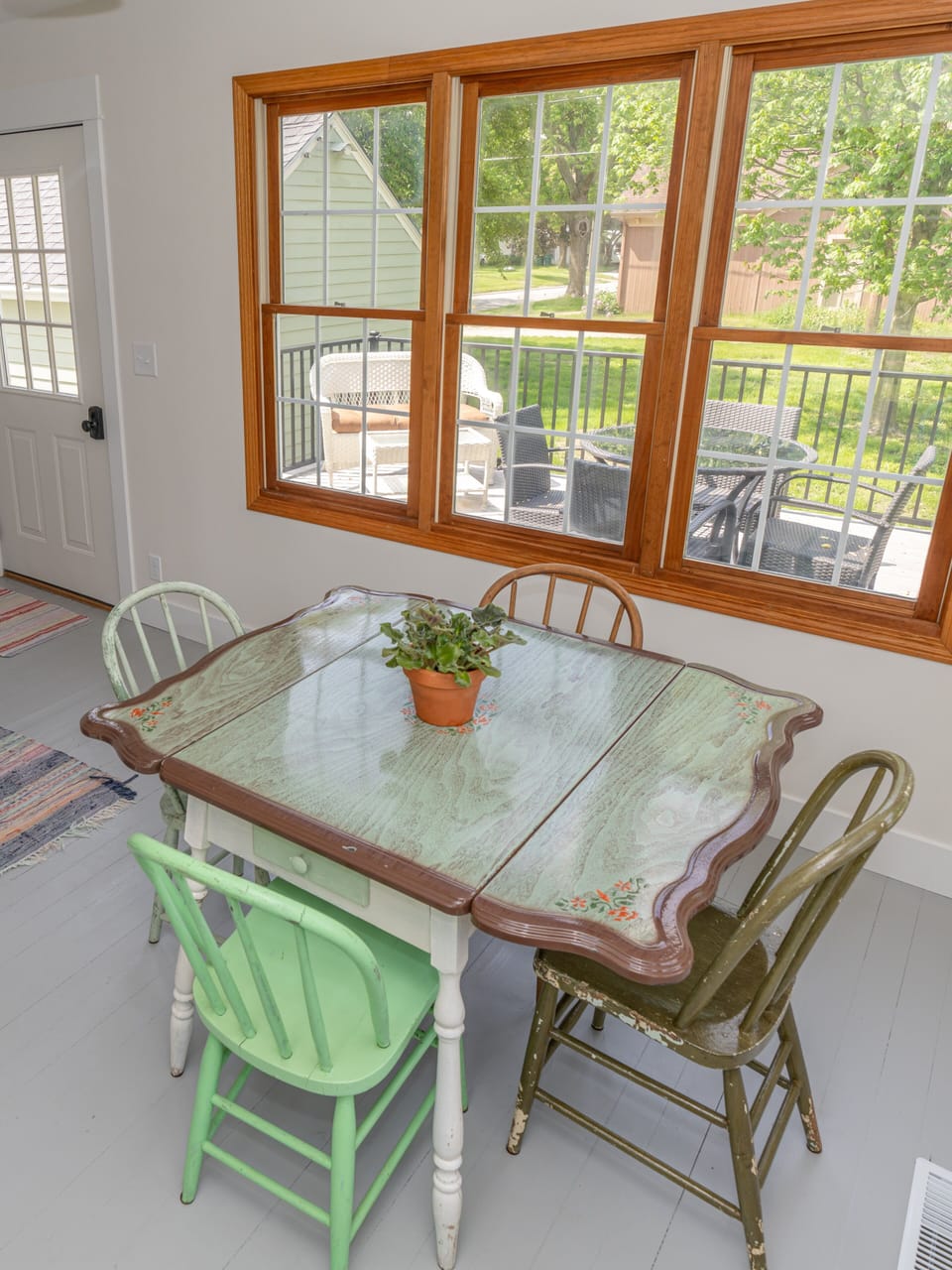 Perfect morning gathering place - additional dining option