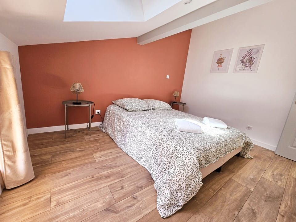 Room with double bed APT 2
