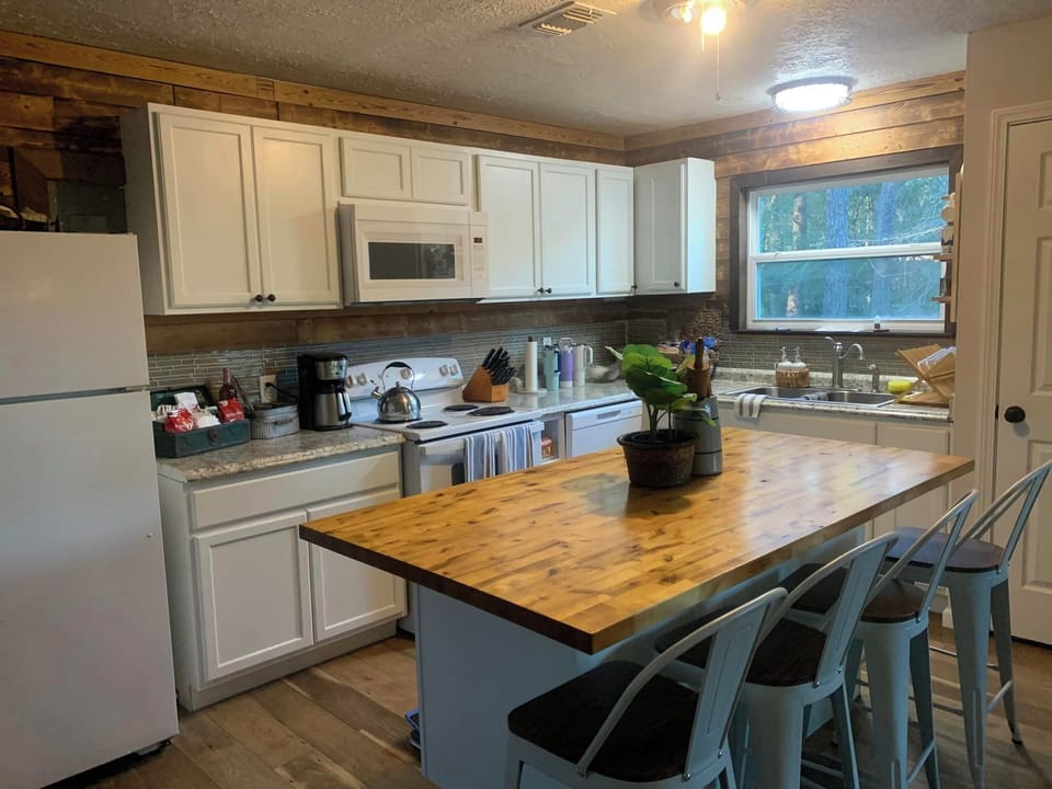 Fully stocked kitchen.
