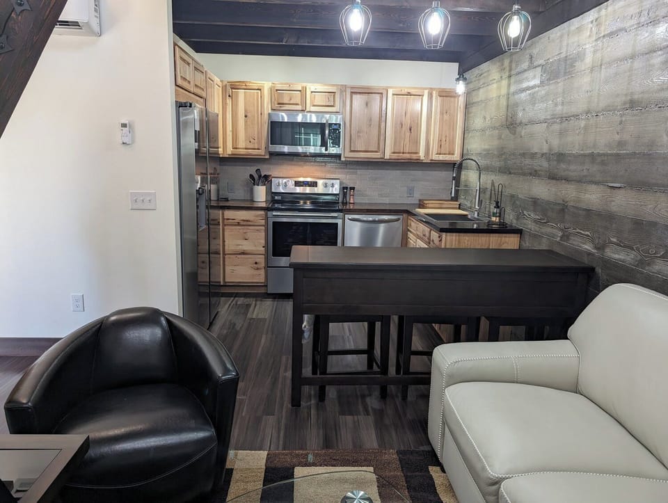 Full kitchen and living room 50" tv