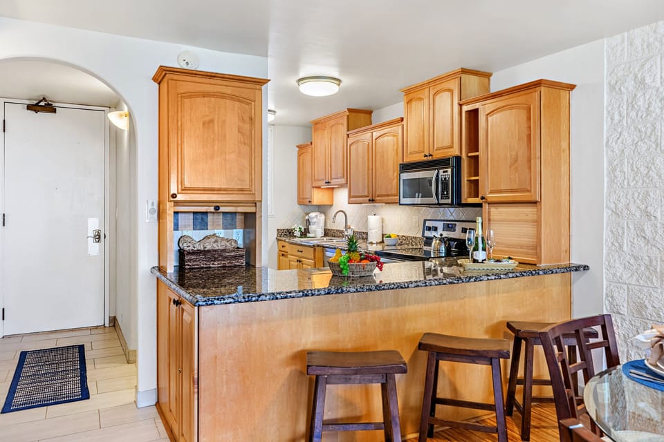 Fully equipped kitchenFull