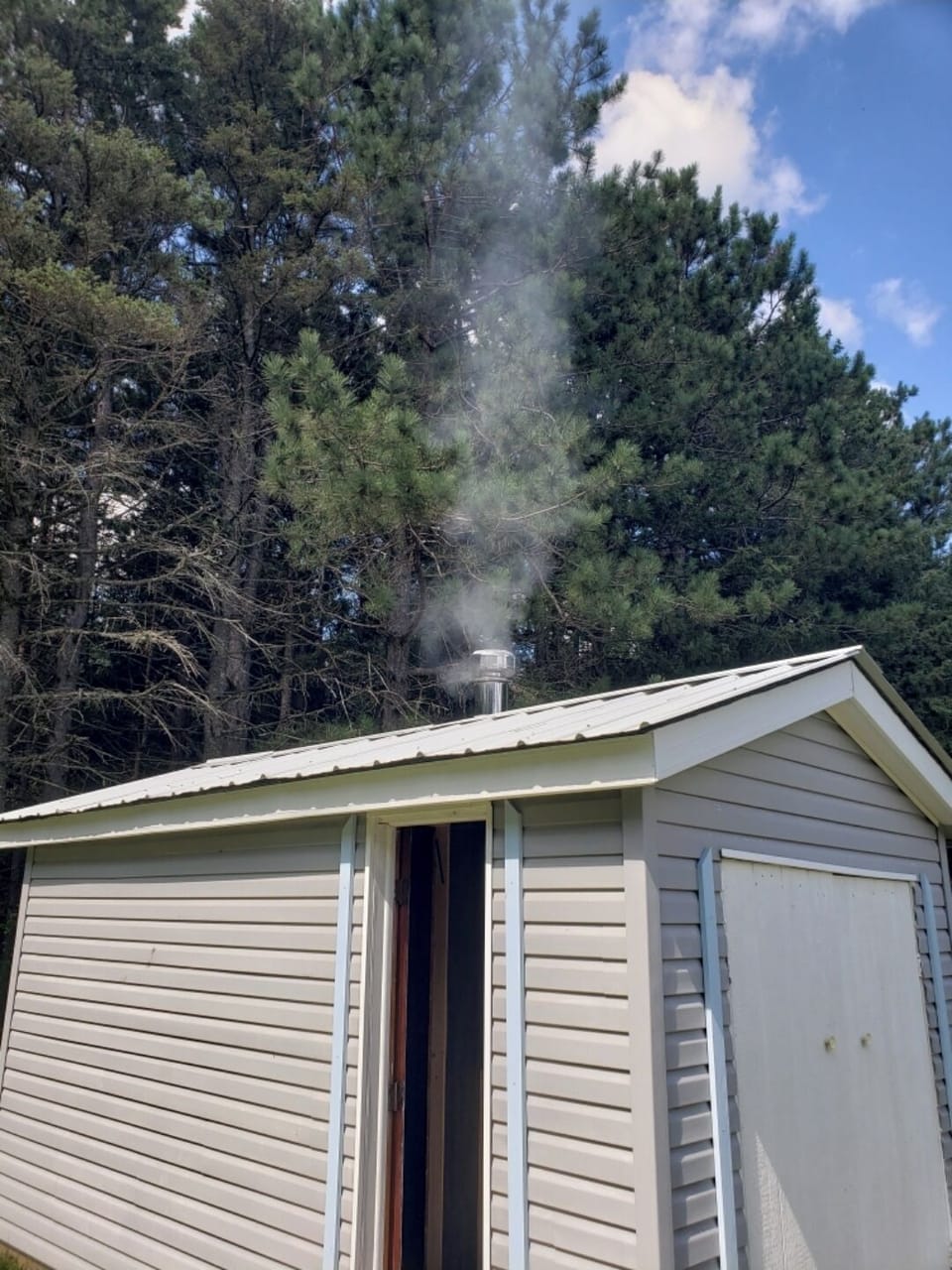 Newly renovated cedar wood burning sauna. We also have a cold plunge.