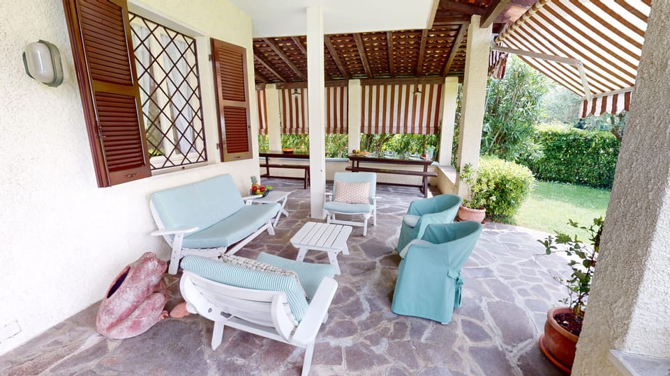 Villa Oleandri con piscina By Bookinggardalake Villa in Salo