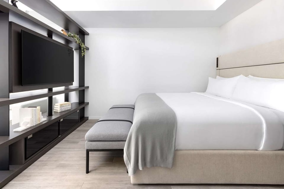 Unit with 1 King Bed