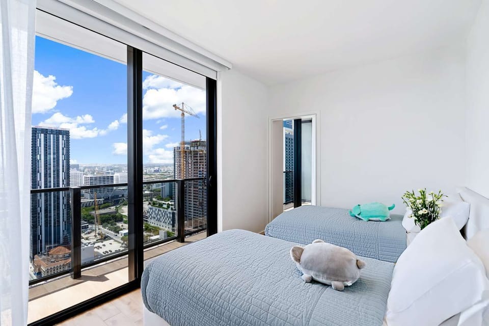 Stretch out with twin beds and wide-window daytime views.