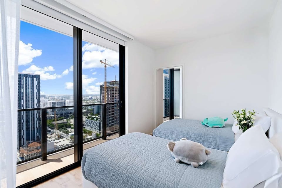 Stretch out with twin beds and wide-window daytime views.