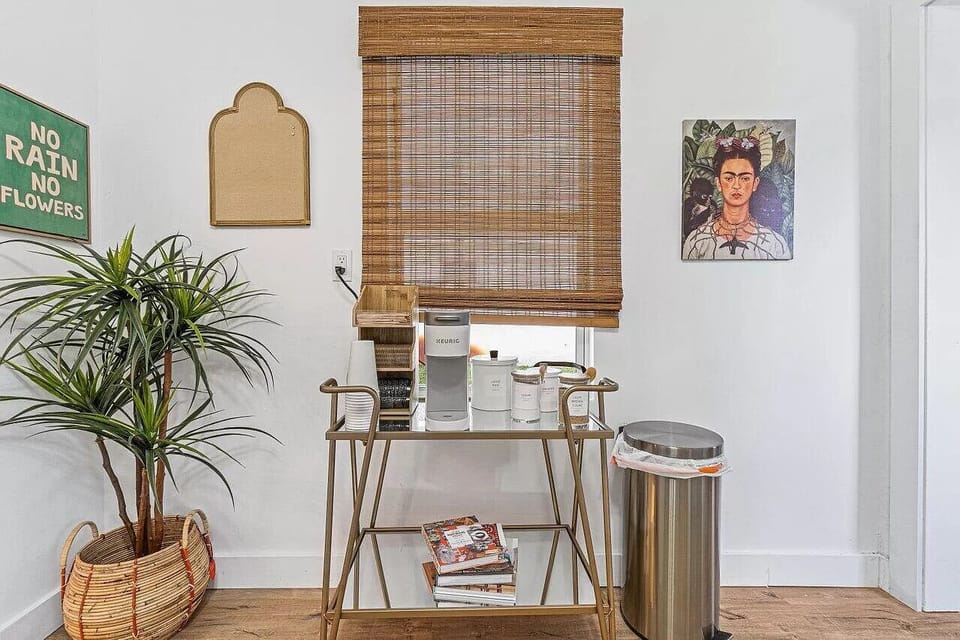 Start your day right at our coffee bar! ☕🥐 Enjoy good coffee and good conversation – the perfect pairing for a relaxing morning. ✨
