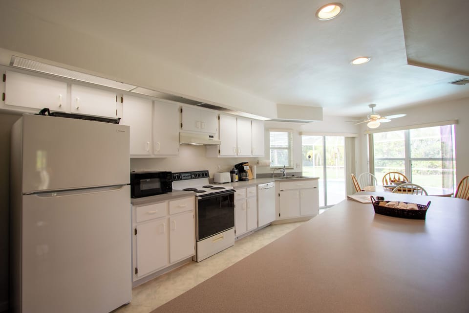 Fully equipped kitchen.