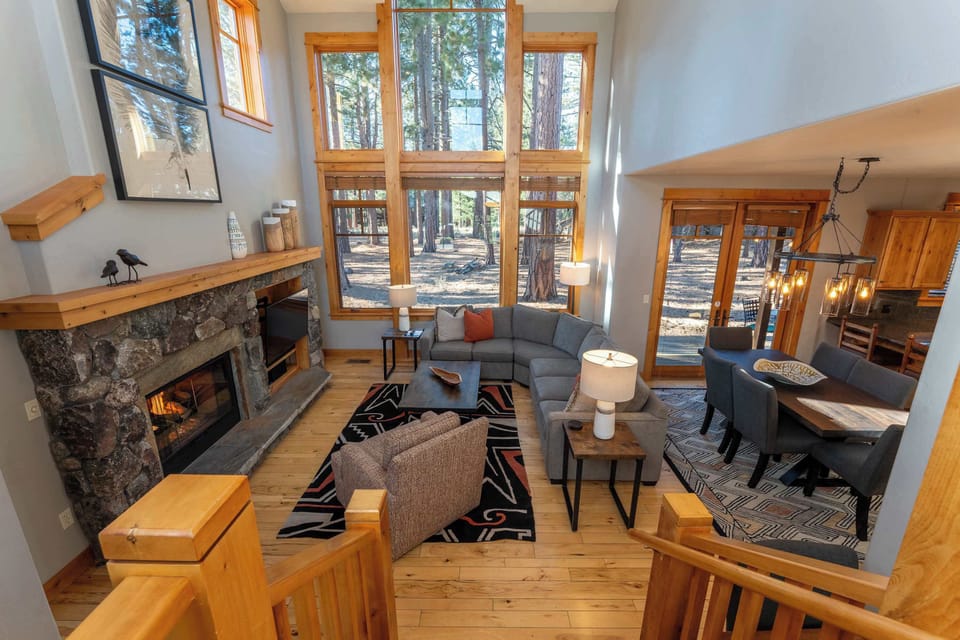 Vaulted ceilings give way to soaring windows and tranquil, wooded views.