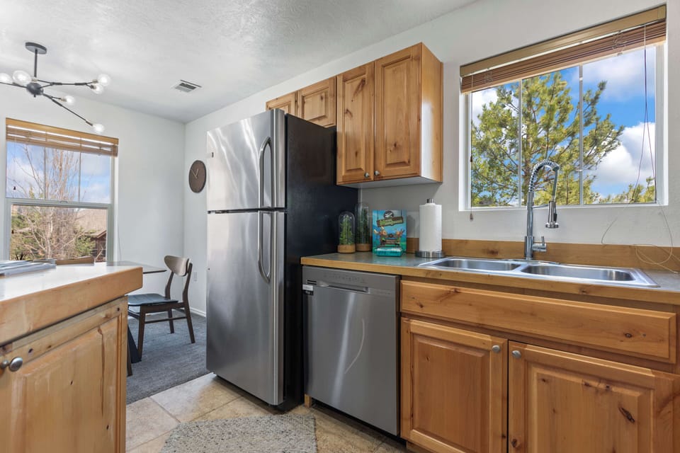Kitchen: Fully equipped with essential appliances