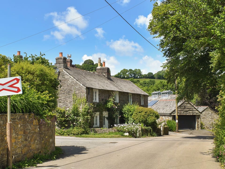 Setting | Hollyhocks Cottage, Hellandbridge, near Bodmin