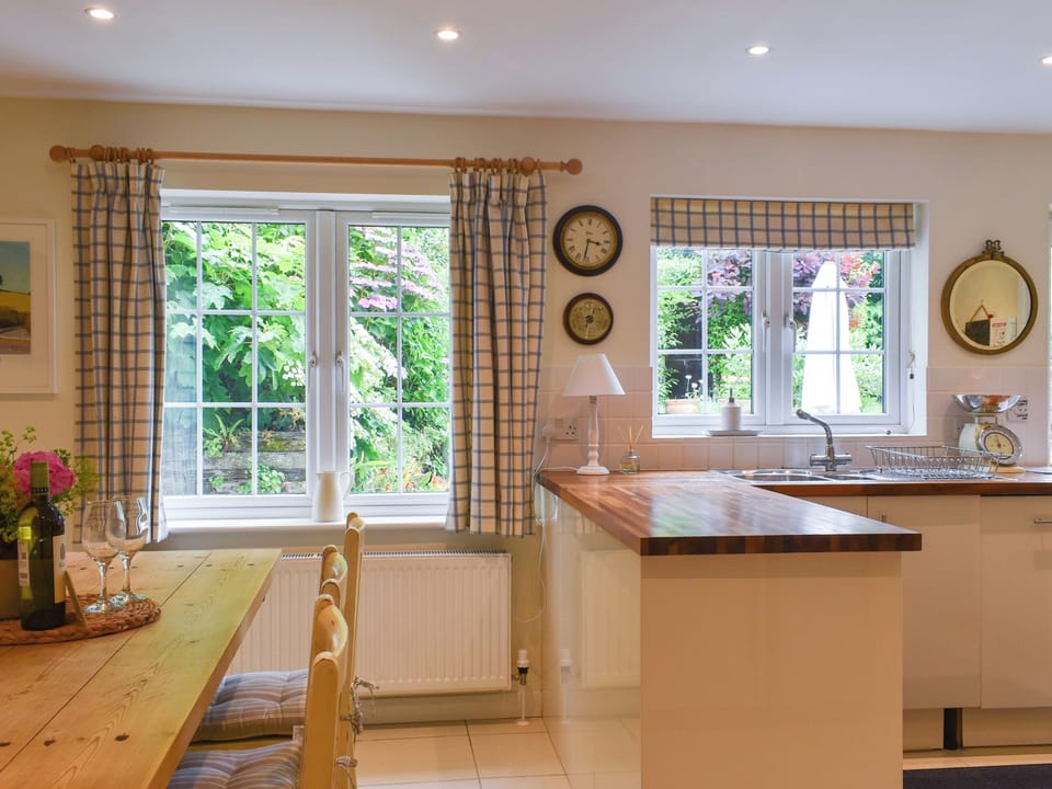 Kitchen | Hollyhocks Cottage, Hellandbridge, near Bodmin