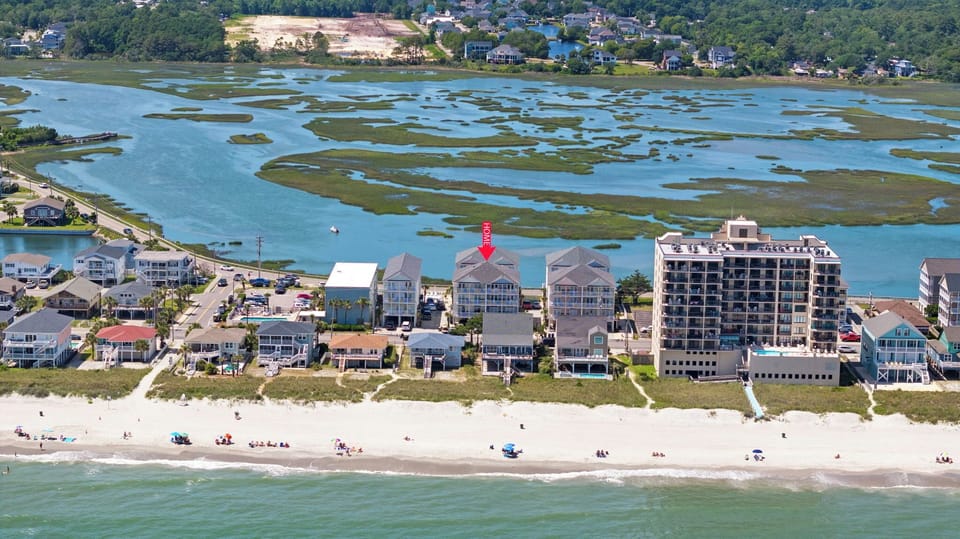 Amazing location, second row to the beach and back to the coastal preserve.