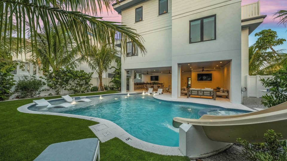 Twilight - Resort Style Pool w/ Water Slide and Heated Spa