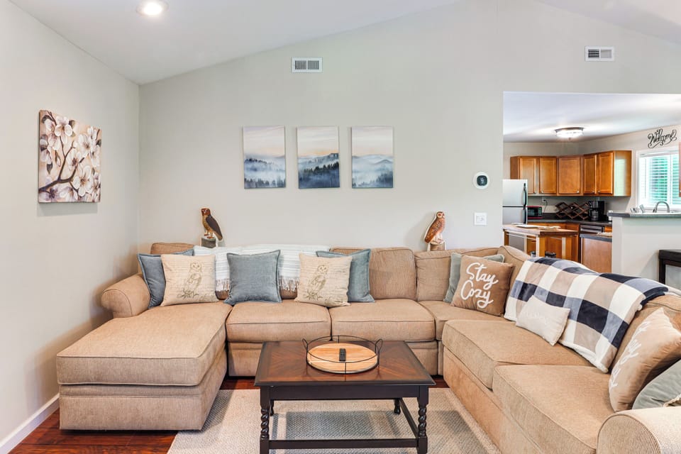 Living Room | Main Level | Smart TV | Free WiFi