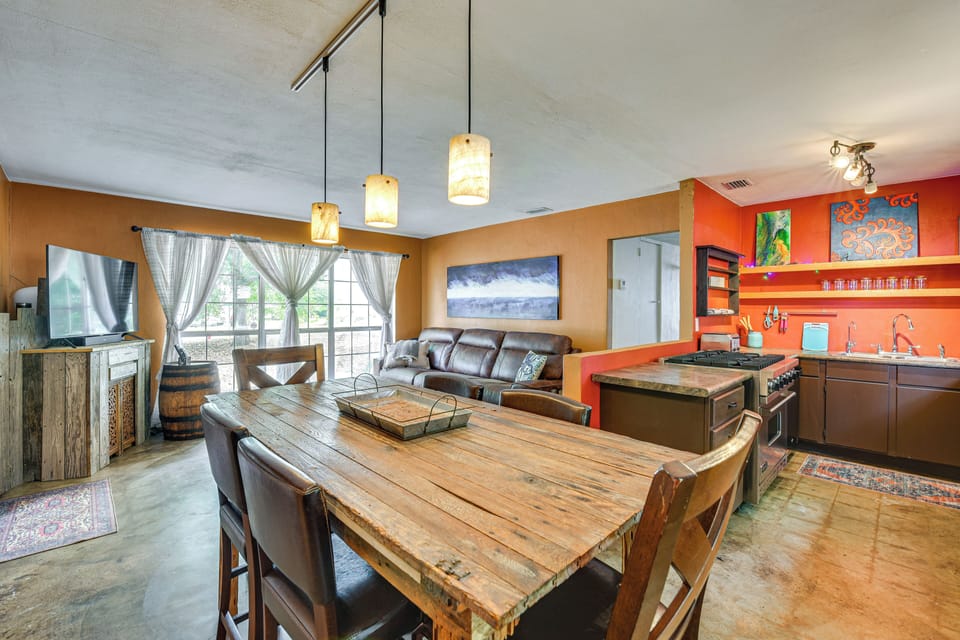 Dining Area | Free WiFi | Single-Story Property