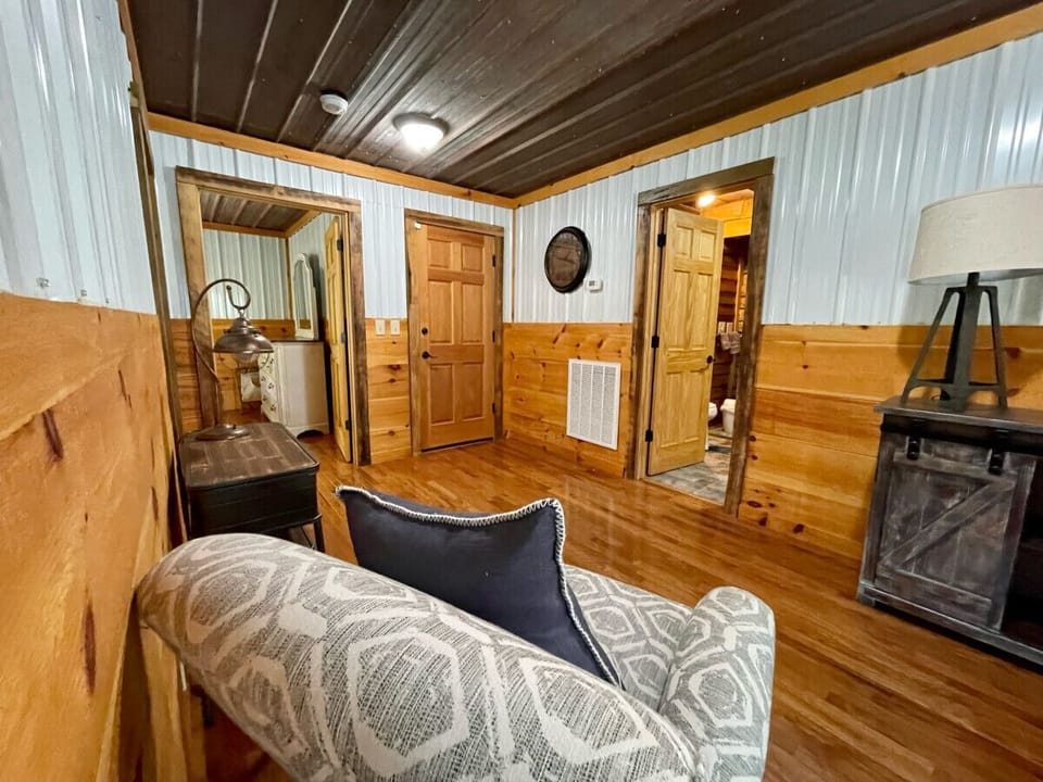 Sitting area in 2nd living quarters