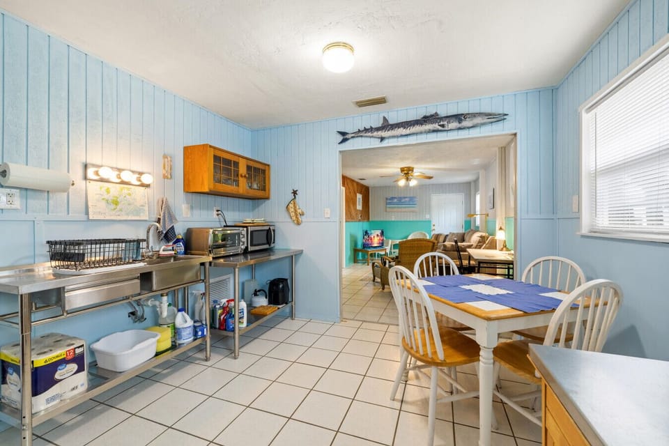 Kitchen area with dining for 4