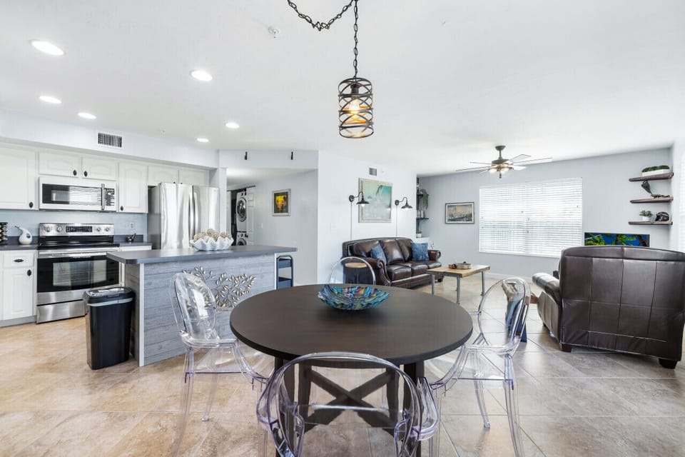 Dining area for 4 with open living