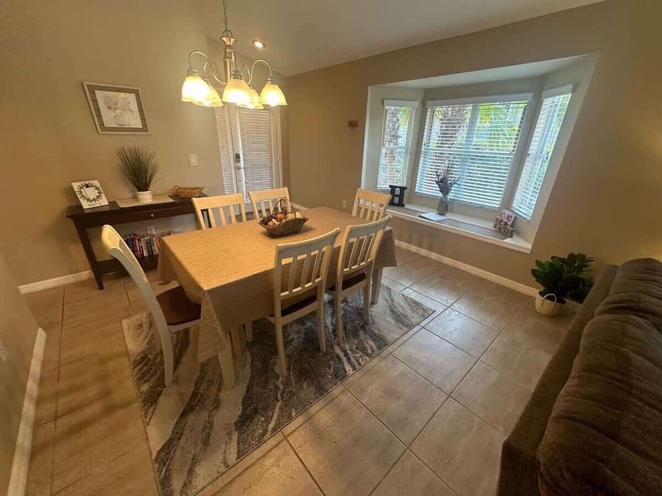 1910SDB - Dining Area (2).jpeg